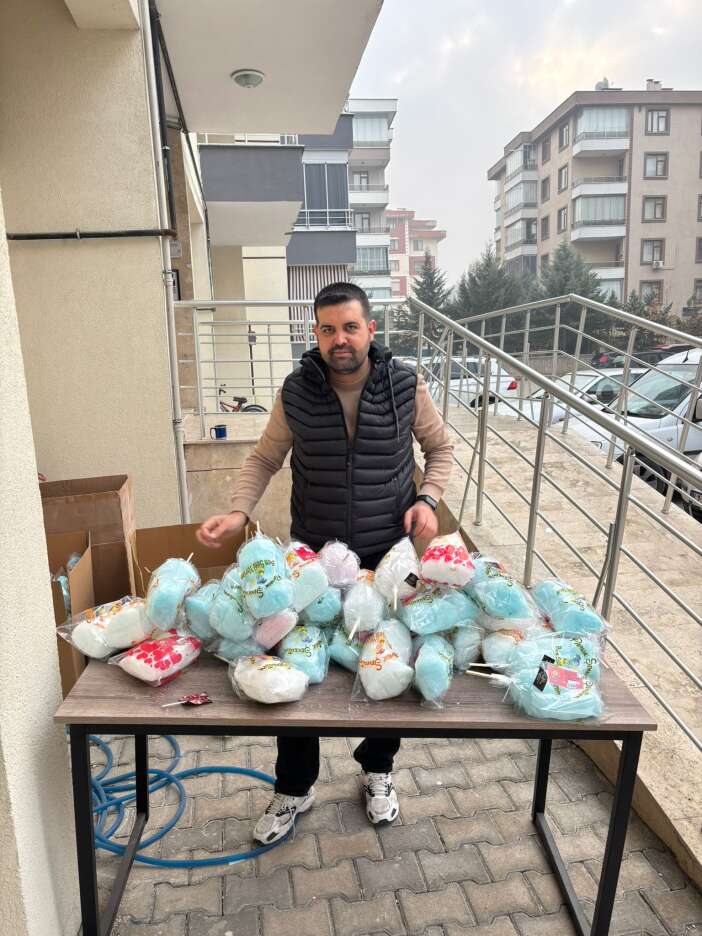konyadaki-bir-sitede-pamuk-sekerler-cocuklar-icin-dondu
