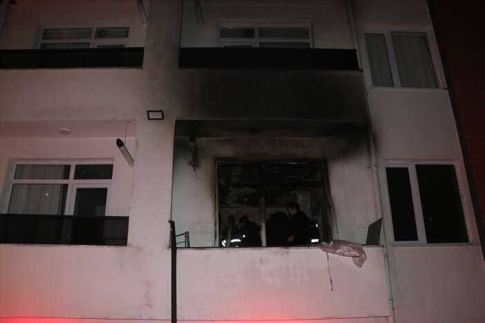 rezidansta-patlama-sonrasi-yangin-cikti