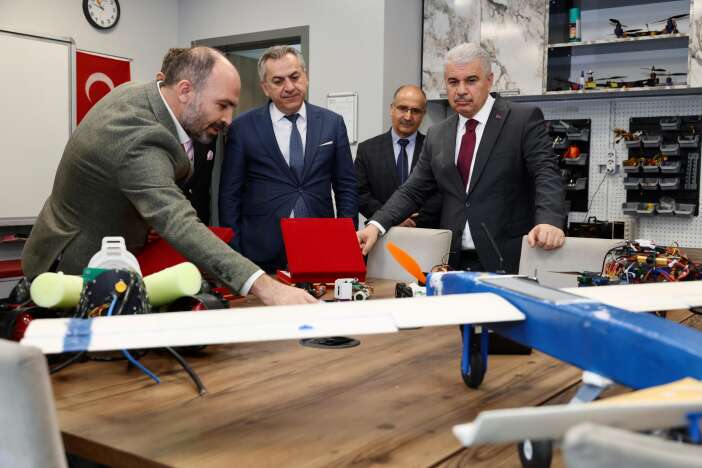 vali-akin-konyanin-lider-ihlsinde