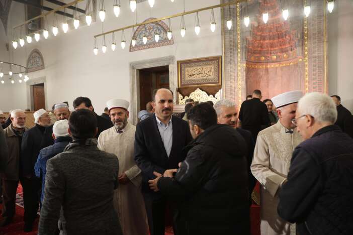 vali-akin-ve-baskan-altay-regaip-kandilini-konyalilarla-gecirdi