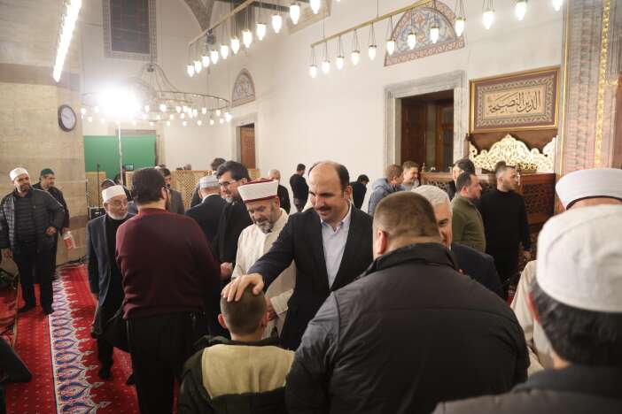 vali-akin-ve-baskan-altay-regaip-kandilini-konyalilarla-gecirdi