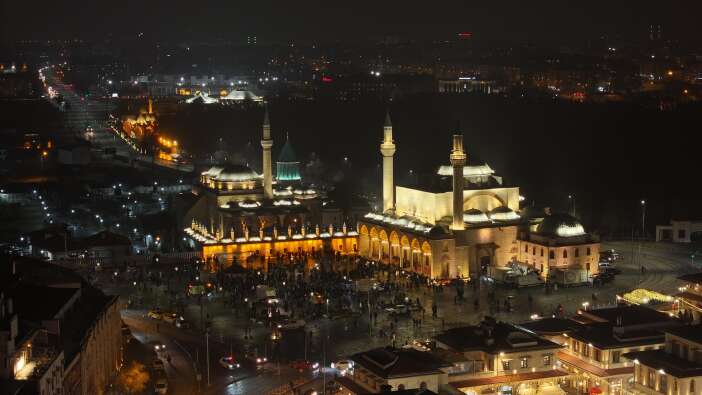 vali-akin-ve-baskan-altay-regaip-kandilini-konyalilarla-gecirdi