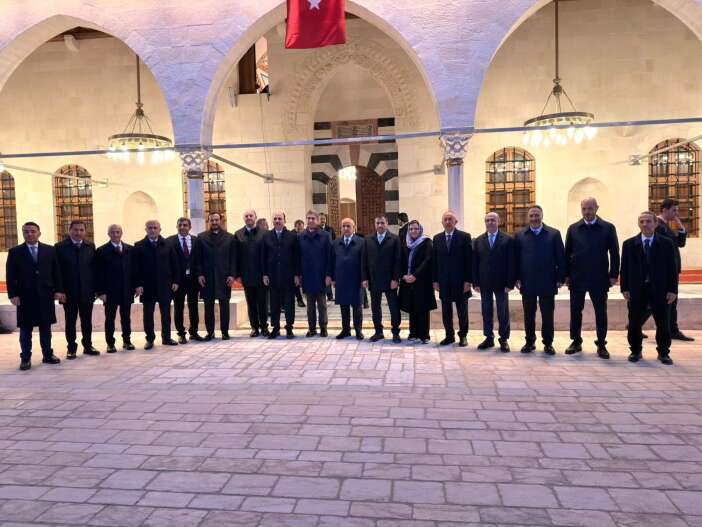 cumhurbaskani-erdogan-konyanin-ayaga-kaldirdigi-anadolunun-ilk-camisinde