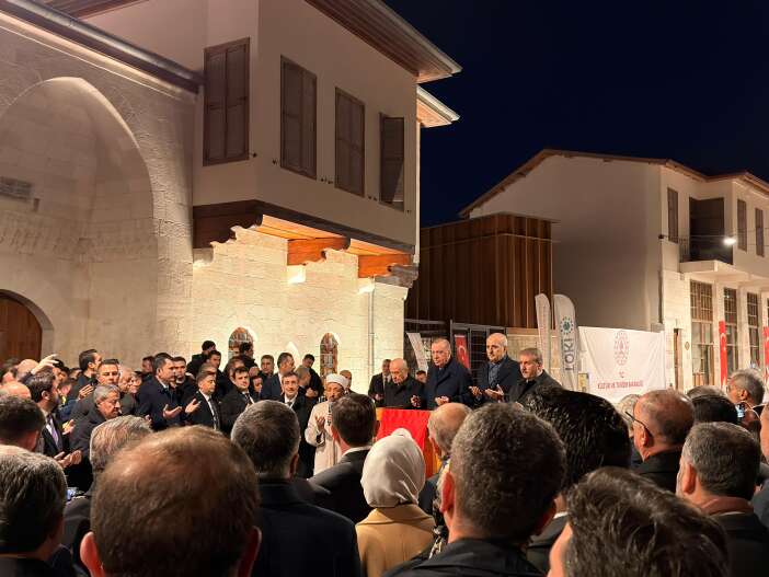 cumhurbaskani-erdogan-konyanin-ayaga-kaldirdigi-anadolunun-ilk-camisinde