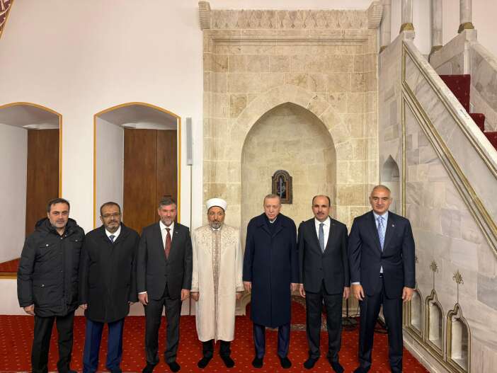 cumhurbaskani-erdogan-konyanin-ayaga-kaldirdigi-anadolunun-ilk-camisinde