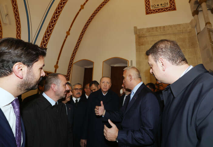 cumhurbaskani-erdogan-konyanin-ayaga-kaldirdigi-anadolunun-ilk-camisinde