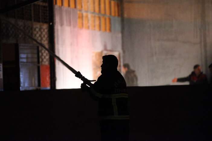 sanayide-yangin-cikti-5-tamirhane-alevlere-teslim