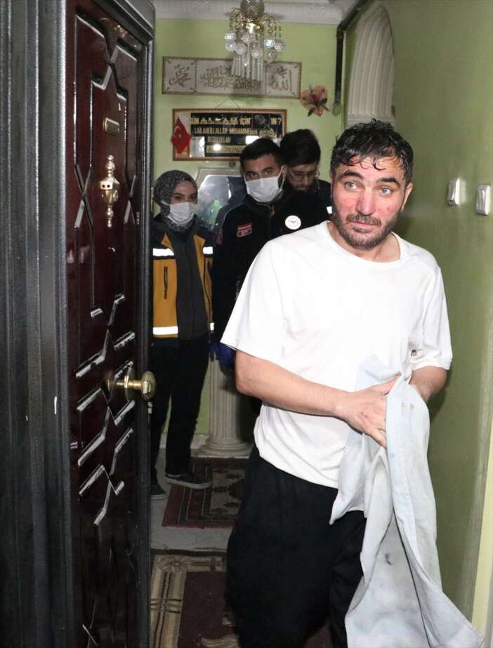 sobayi-yakip-yatti-olumden-komsularin-ihbari-kurtardi