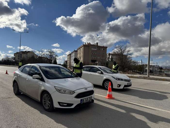 turkiyenin-konyadaki-gecis-noktasinda-yilbasi-oncesi-siki-denetim-basladi