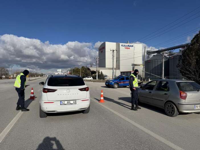 turkiyenin-konyadaki-gecis-noktasinda-yilbasi-oncesi-siki-denetim-basladi