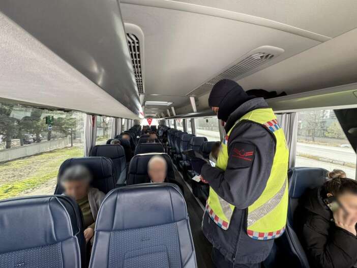 turkiyenin-konyadaki-gecis-noktasinda-yilbasi-oncesi-siki-denetim-basladi