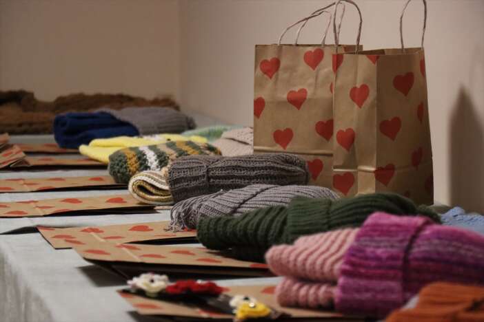 universiteli-gencler-ordukleriyle-minik-bedenleri-ve-gonulleri-isitiyor-erzincan