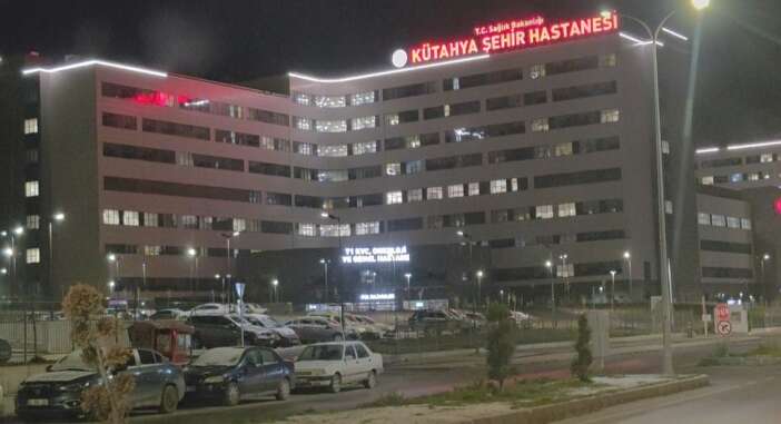 genc-kadin-arkadas-kurbani-oldu-bicak-darbelerine-dayanamadi