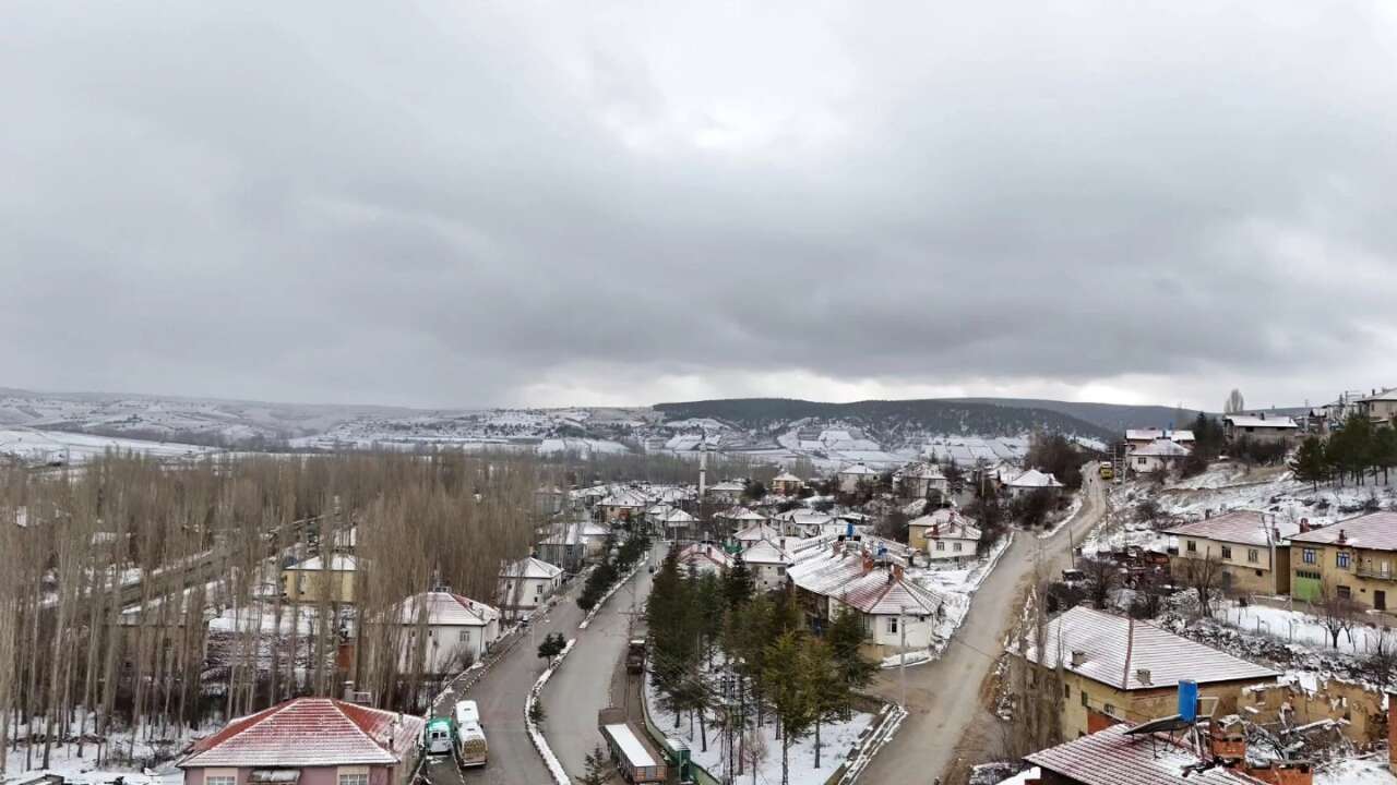 konyada-kartpostallik-kis-manzarasi-bir-mahalle-beyaza-burundu