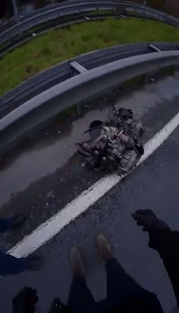 makas-atan-surucu-faciaya-yol-acti-motor-firladi-arac-yandi