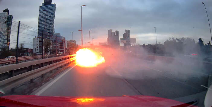 makas-atan-surucu-faciaya-yol-acti-motor-firladi-arac-yandi