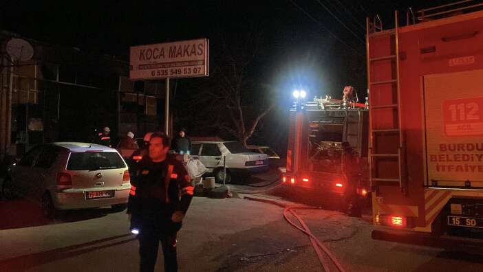 oto-yikamaci-kul-oldu-gece-yarisi-yangin-dehseti