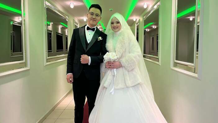 sosyal-medyayi-ayaga-kaldiran-cift-evlendi