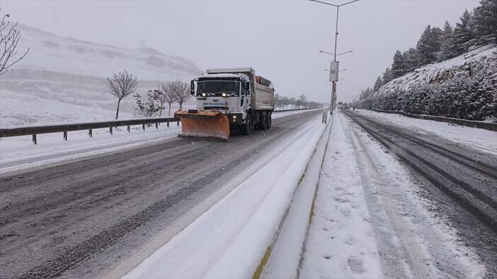 aa-20251229-40105619-40105618-mardinde-kar-yagisi