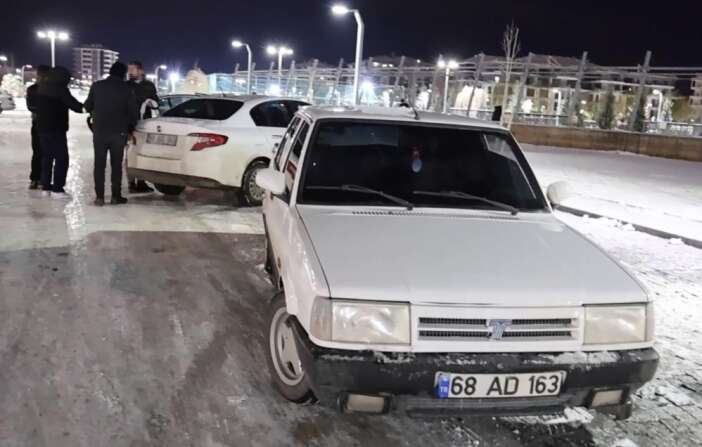 buzlu-otoparkta-drift-genclere-cok-pahaliya-patladi