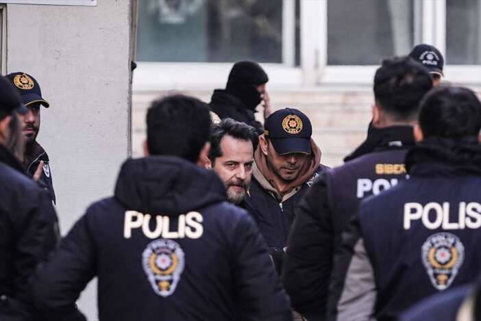 futbolda-bahis-sorusturmasinda-gozaltina-alinan-erden-timur-tutuklandi