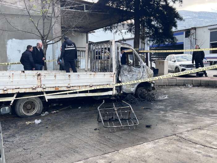 konyali-murat-kaymaz-sigindigi-aracta-yanarak-can-verdi