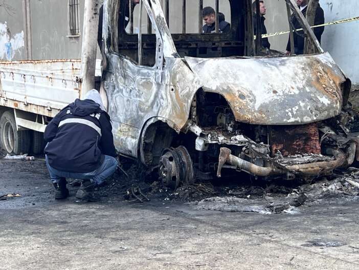 konyali-murat-kaymaz-sigindigi-aracta-yanarak-can-verdi