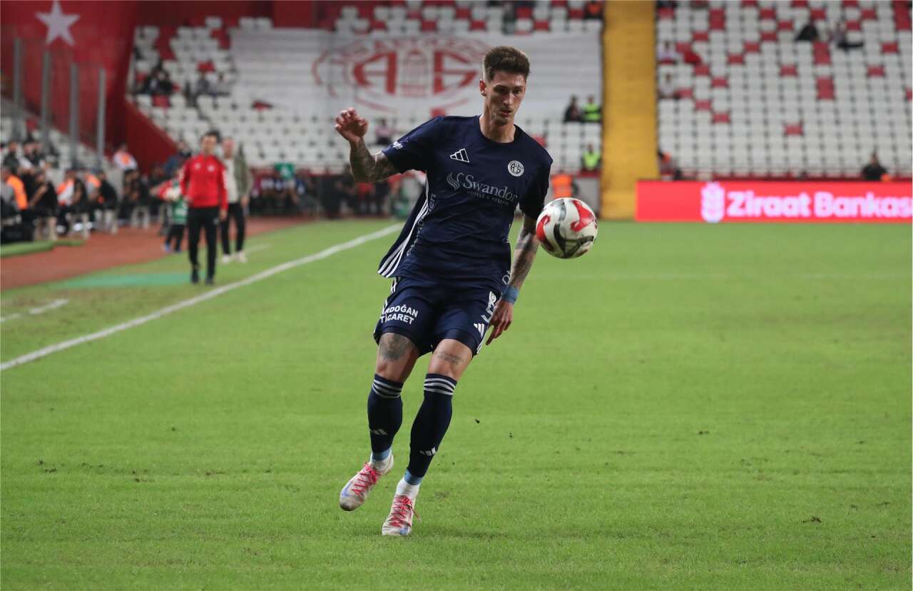 super-lig-ekibinde-maas-krizi-sozlesmesini-feshedip-sehri-terk-etti