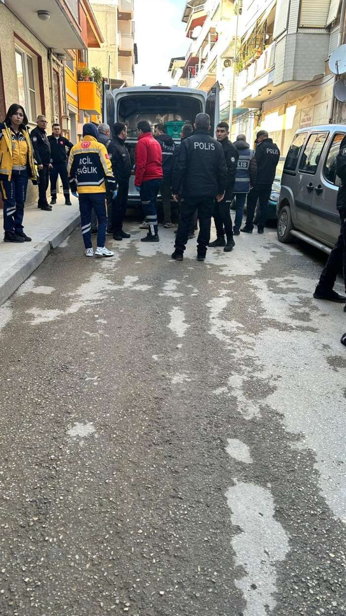 uzaklastirma-karari-fayda-etmedi-sokak-ortasinda-kocasi-tarafindan-katledildi