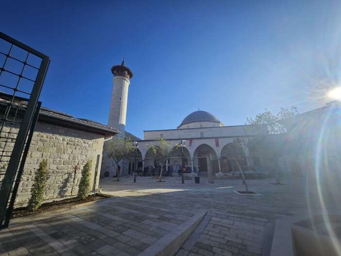 asrin-felaketi-377-eseri-yikti-hatayin-sembolunu-konya-ayaga-kaldirdi