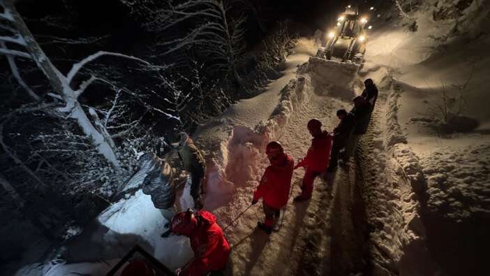 cip-dere-yatagina-yuvarlandi-biri-meclis-uyesi-2-olu-var-rize