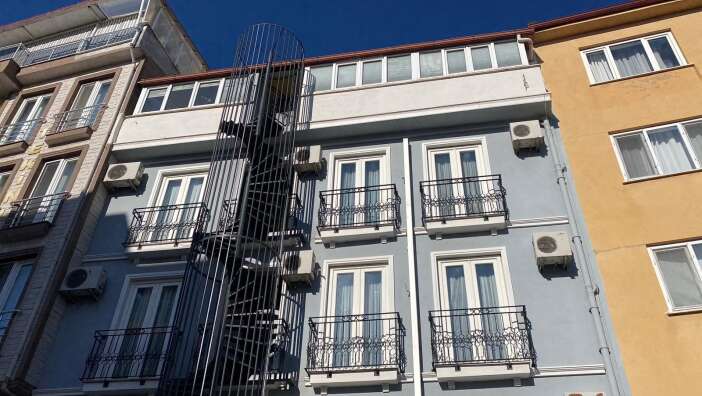 ise-gitmeyen-otobus-soforu-otel-odasinda-olu-bulundu