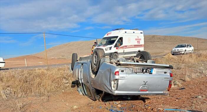 konyada-feci-kaza-kamyonet-sarampole-devrildi