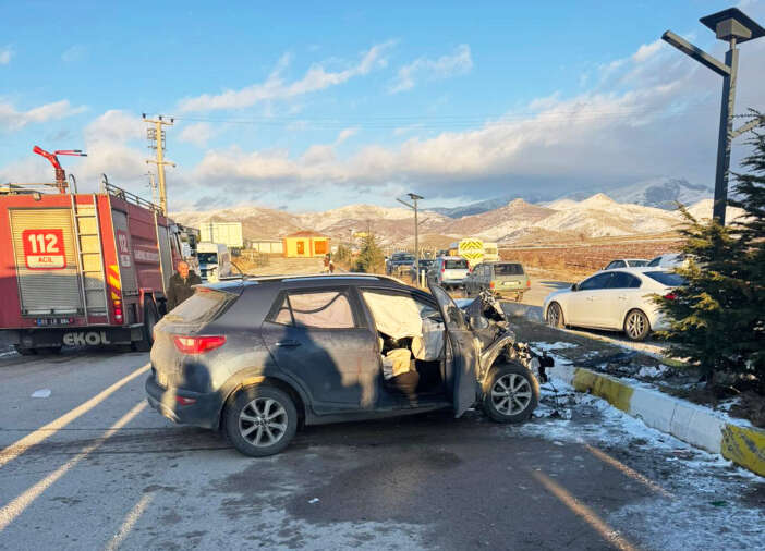 ogrenci-servisi-ile-otomobil-carpisti-cok-sayida-yarali-var