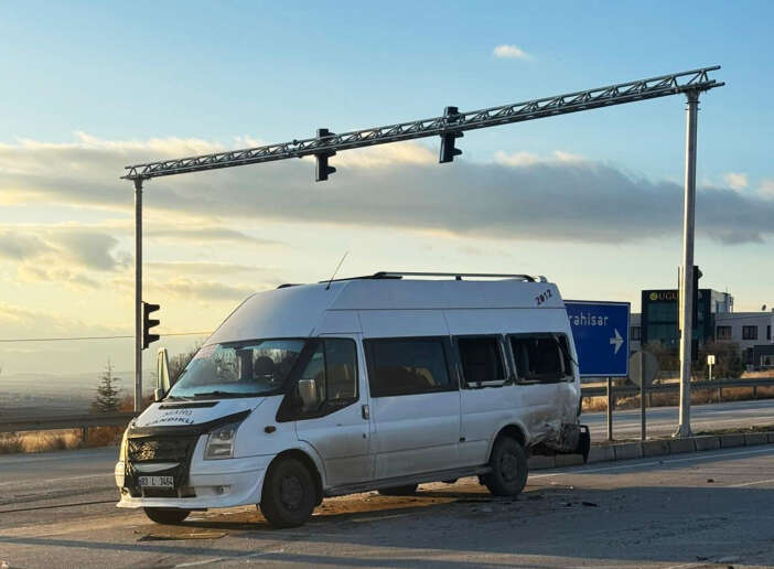 ogrenci-servisi-ile-otomobil-carpisti-cok-sayida-yarali-var