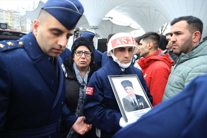 2-yasindayken-kendisini-topraktan-cikartan-askeri-topraga-verdi