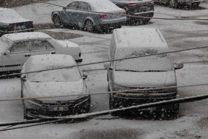 konyaya-lapa-lapa-kar-yagiyor-karapinar