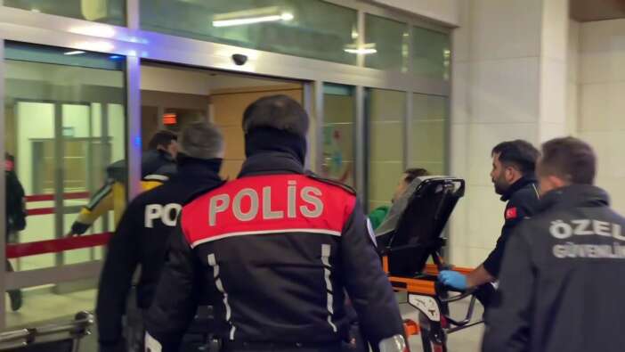 sokak-ortasinda-silahli-saldiri-panigi-24-yasindaki-genc-hastaneye-kaldirildi