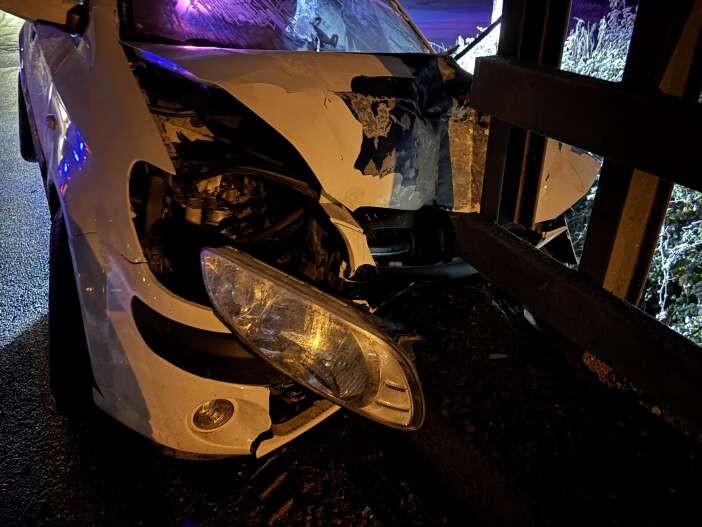 hurdaya-donen-aracin-surucusu-bulunamadi