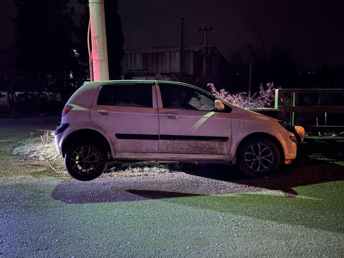 hurdaya-donen-aracin-surucusu-bulunamadi