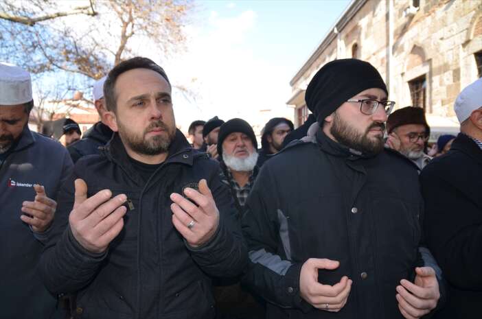 konyada-kassam-tugaylari-sehitleri-icin-giyabi-cenaze-namazi