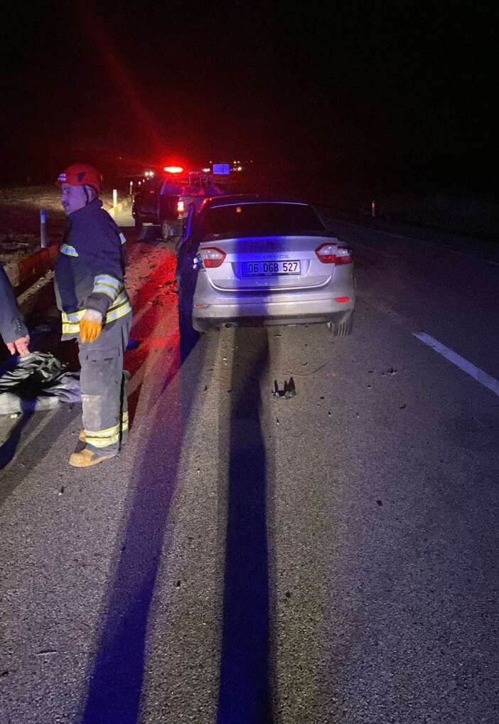 konyada-kavsakta-carpisan-araclardan-biri-devrildi-4-yarali-var