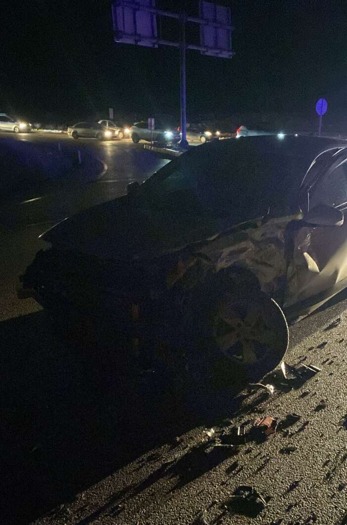 konyada-kavsakta-carpisan-araclardan-biri-devrildi-4-yarali-var