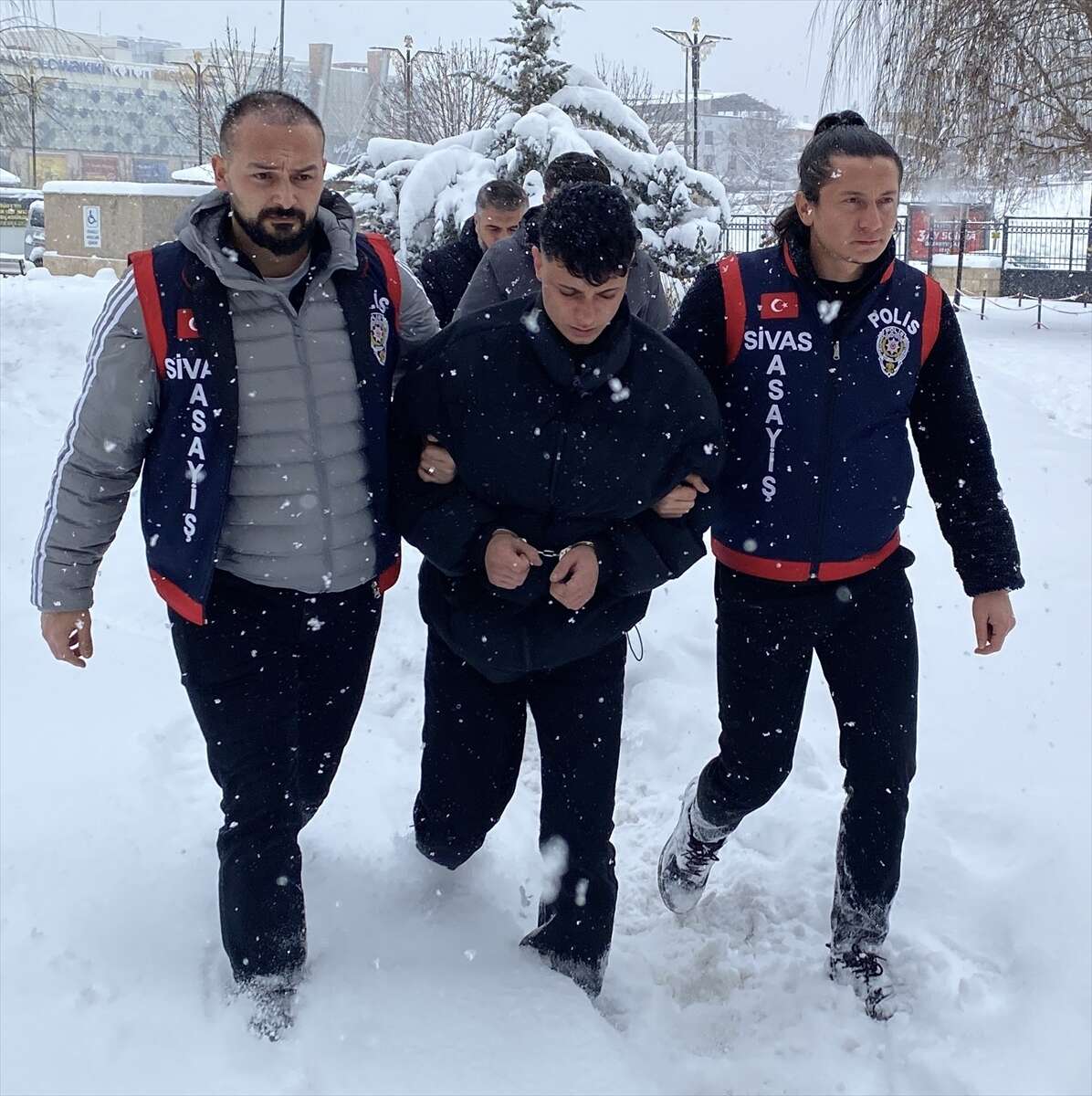 yilbasi-gecesi-genclerin-kavgasi-cinayetle-bitti-baran-kirmit-olduruldu-sivas