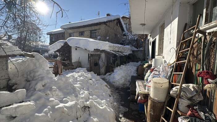 donmus-halde-kadin-cesedi-bulundu