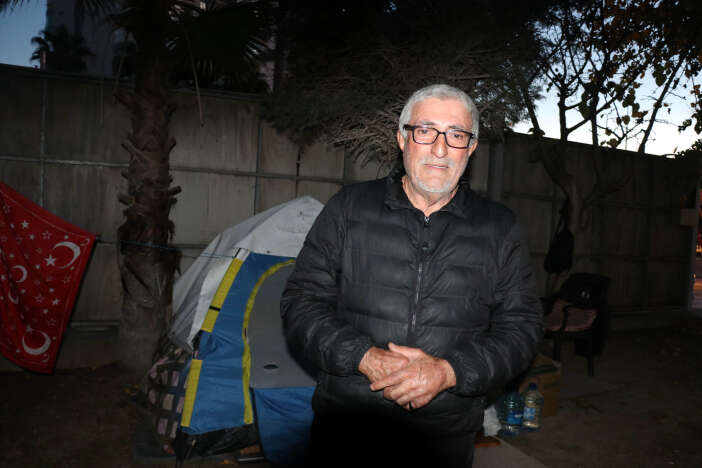 karisinin-uykusunda-bicakladigi-konyali-tir-soforu-sokakta-kaldi