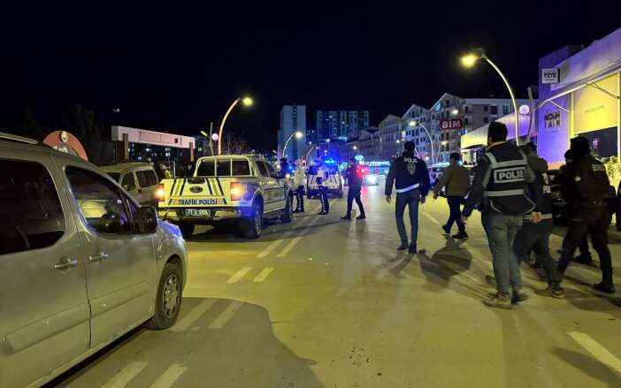 kavgaya-mudahale-eden-polis-memuru-bicaklandi