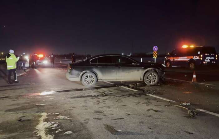 konya-yolunda-minibusun-karistigi-kaza-ekipler-yaralilara-yardima-kostu