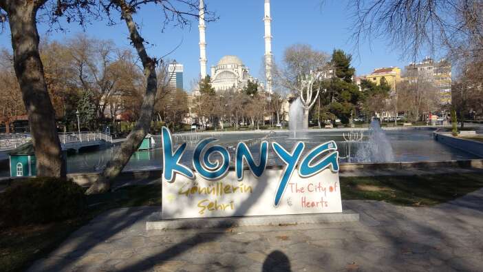 yeterince-kar-gormeyen-konya-dondu-sus-havuzlari-buz-tuttu