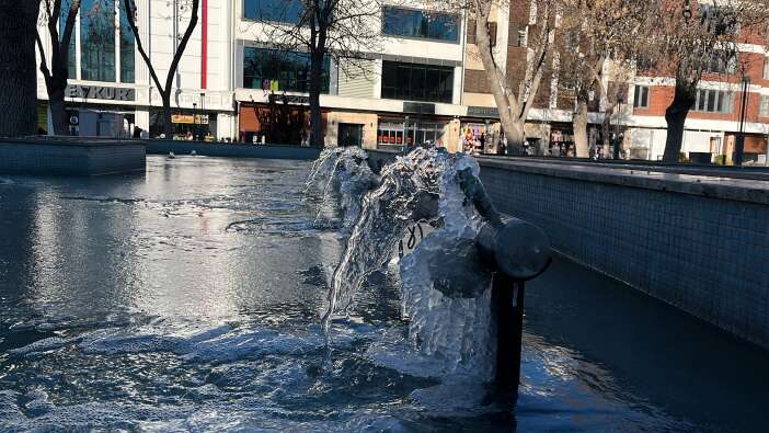 yeterince-kar-gormeyen-konya-dondu-sus-havuzlari-buz-tuttu
